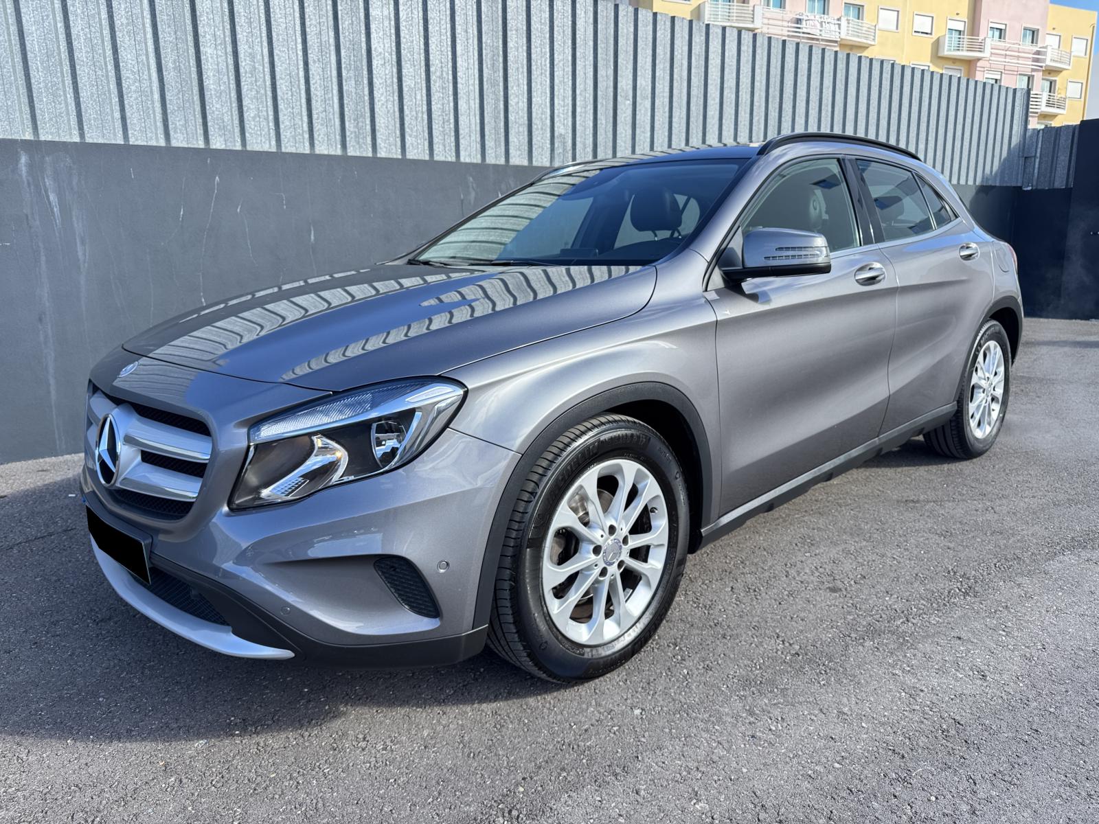 Mercedes-Benz-GLA 220 CDI